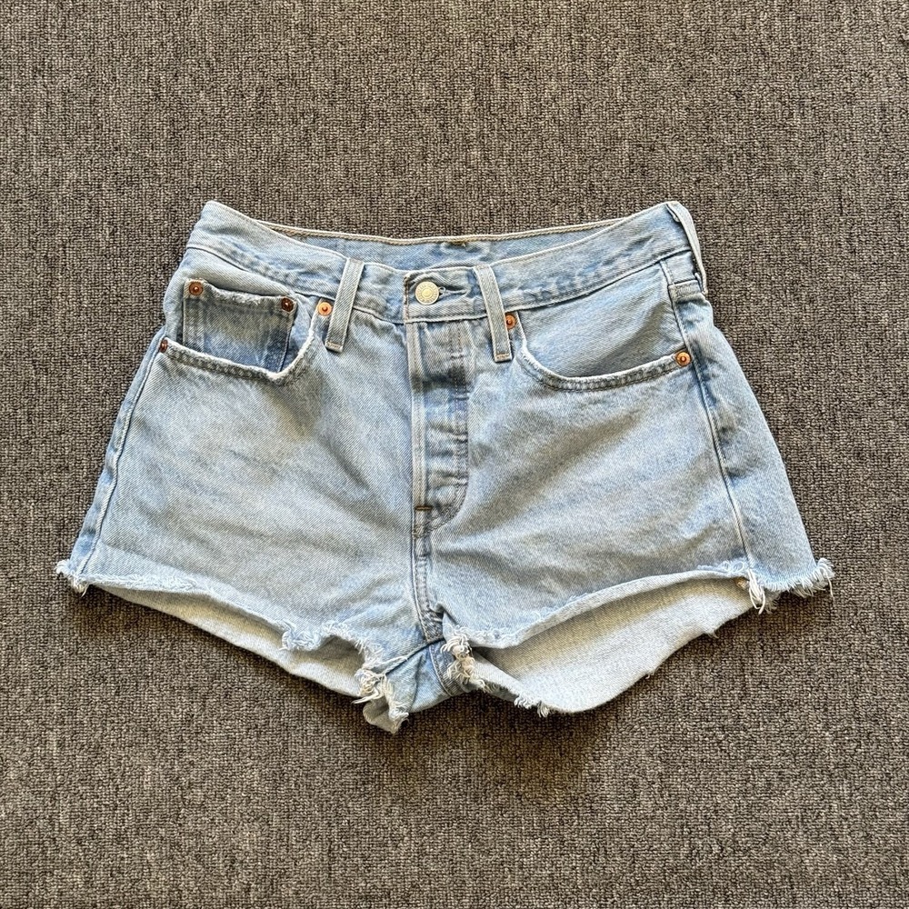 Levi's Women's 501 Denim Shorts Size 27 Cutoffs 10.5" Rise Button Fly Light Wash
